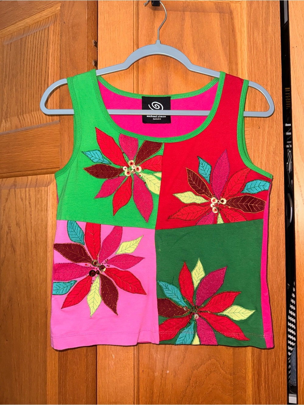 Colorblock Poinsettia Appliqué Tank Top - Green & Pink
